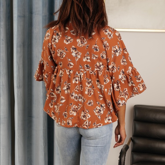 FLORAL COLLAGE TOP IN COGNAC - Picture 3 of 4